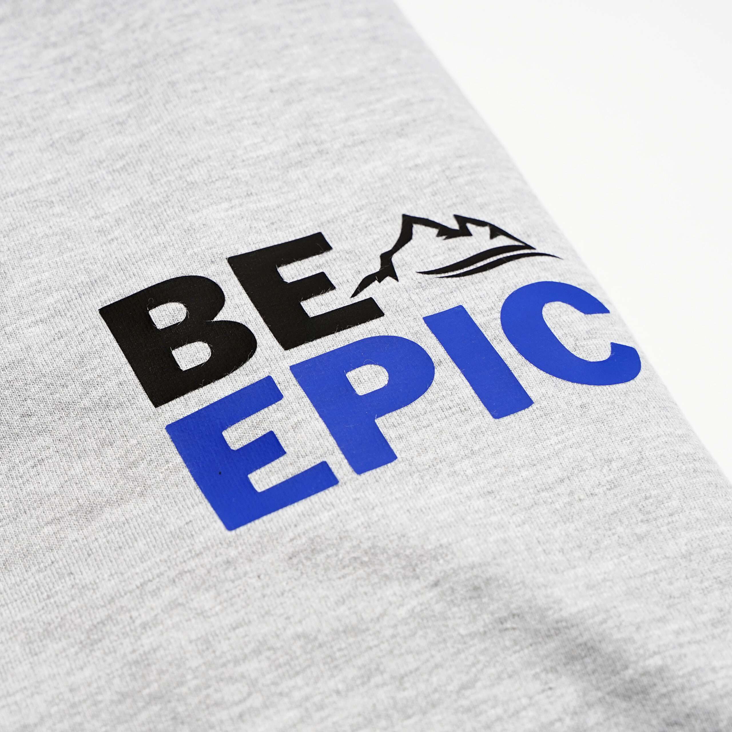BE EPIC LOGO GROOT DETAIL